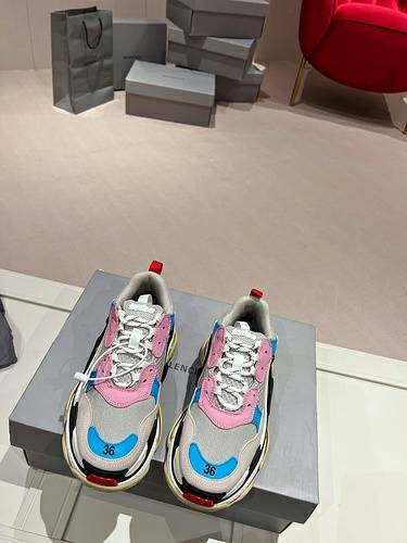 Picture of Balenciaga Shoes Women _SKUfw126976681fw